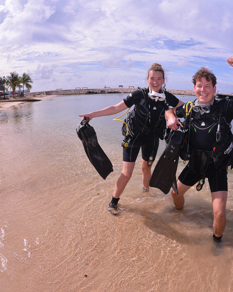 divers happy to go in the water