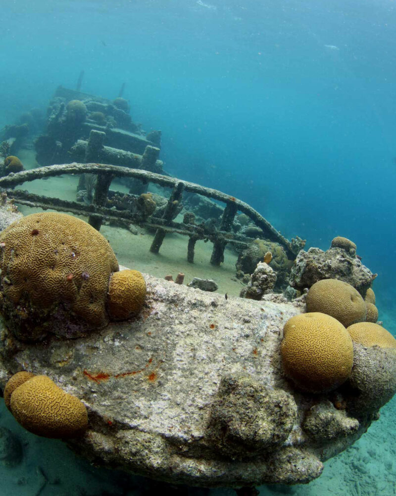 Tugboat wreck in curacao
