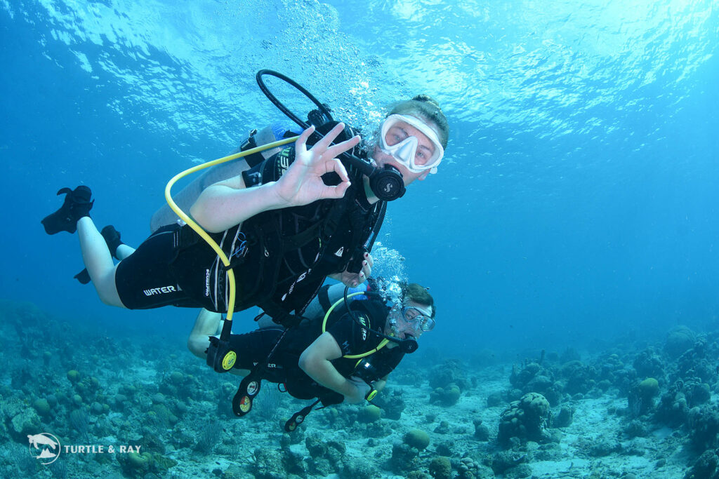 Scuba divers in Curaçao